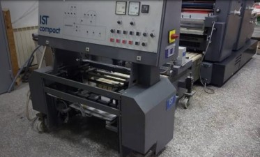 Varnishing unit